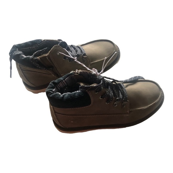 Boy High Too Suede Shoes Size 4 in Excellent Used Condition - Picture 5 of 8